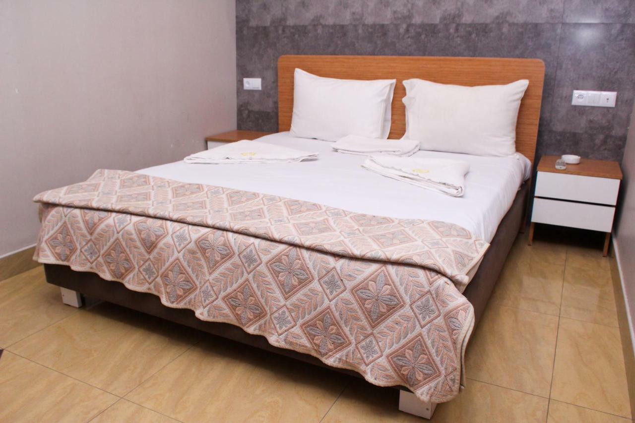 יירבאן Golden Seconds Hotel מראה חיצוני תמונה
